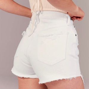 Abercrombie High Rise Mom Short. NWT!